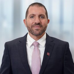 市值突破4万亿!微软(MSFT.US)AI云增长爆发:业绩全面超预期 首次披露Azure年收入超750亿美元