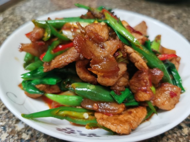 Stellantis(STLA.US)恢复业绩指引 预警下半年将面临12亿欧元关税冲击